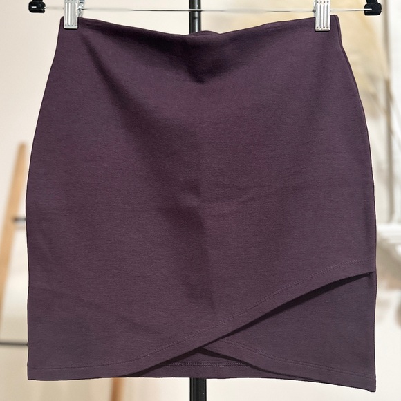 Aritzia Tulula mini pull on tulip skirt - Picture 4 of 7